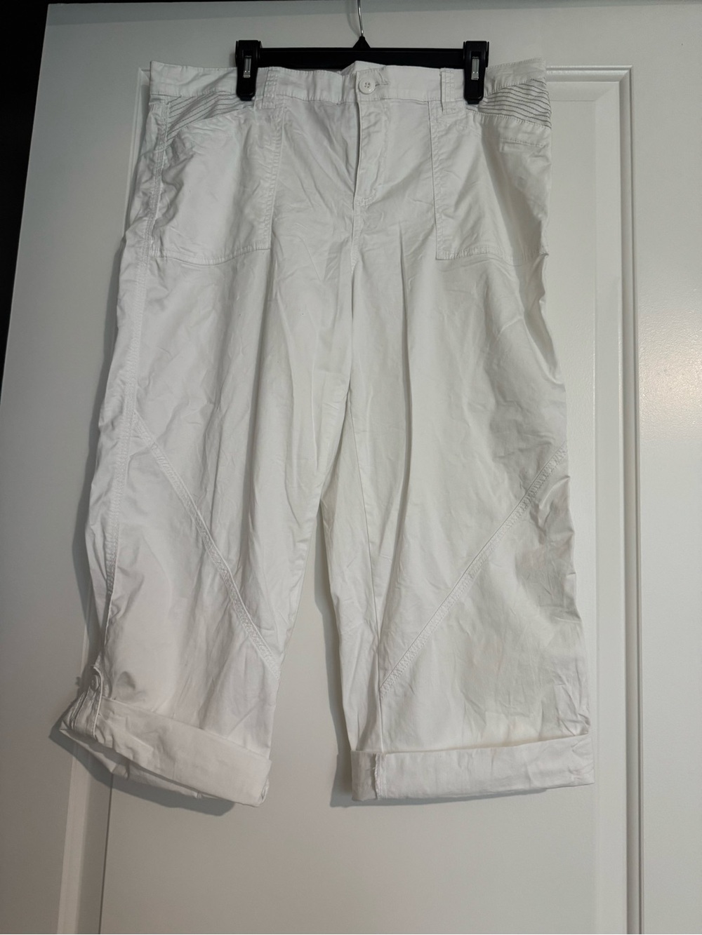 Style & Company White  rolled capri size 14